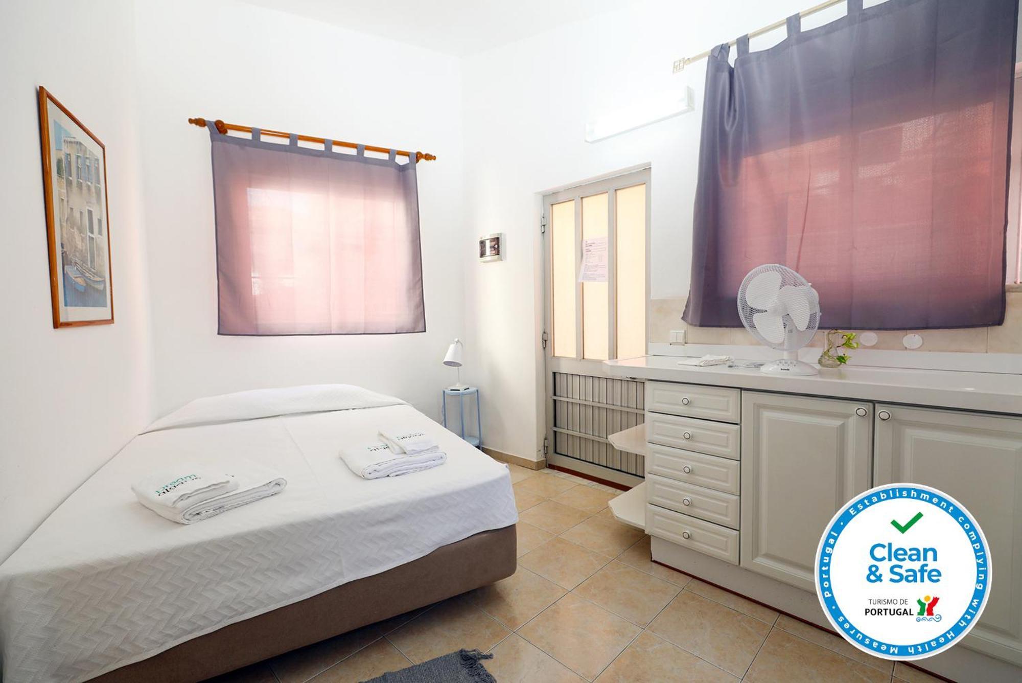 T - Casa Costa Doiro Guesthouse لاغوس الغرفة الصورة