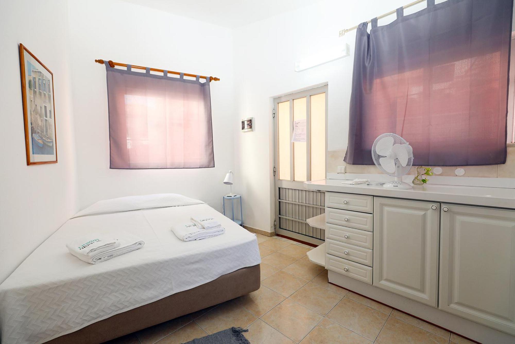 T - Casa Costa Doiro Guesthouse لاغوس الغرفة الصورة